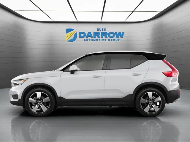Used 2019 White Volvo R-Design image 2