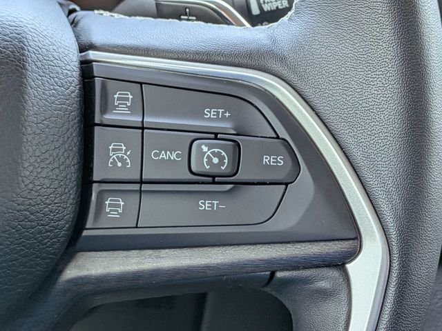 Used 2022 Gray Jeep Limited image 29