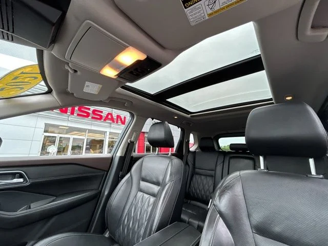 Used 2021 Gray Nissan Platinum image 37