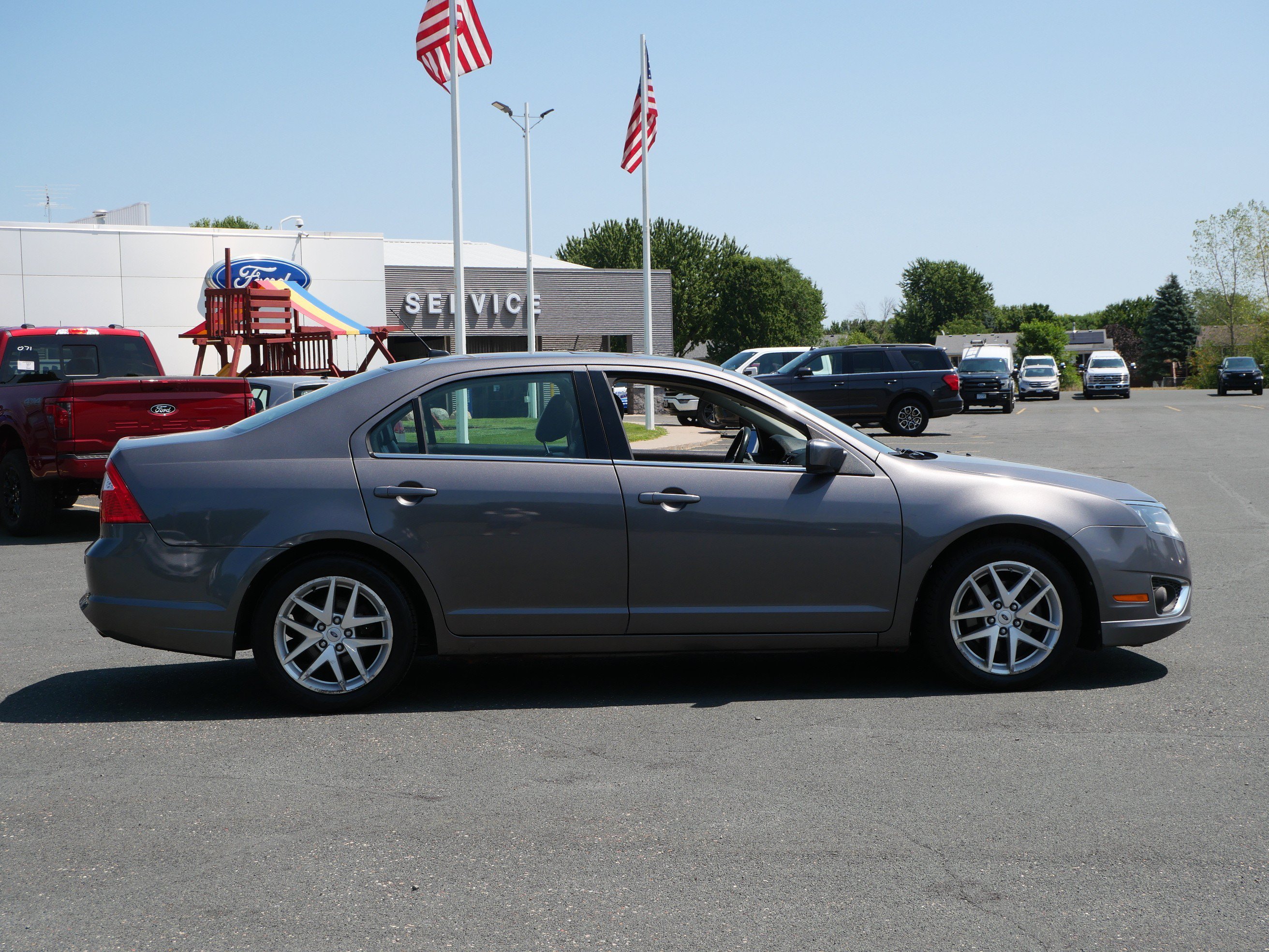 Used 2010 Gray Ford SEL image 6