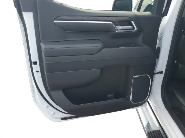 Used 2025 Summit White GMC SLT image 29