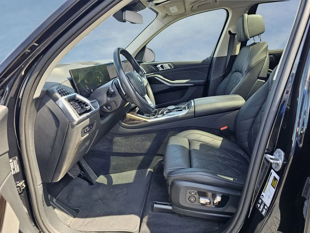 Used 2025 Blue BMW xDrive40i image 16