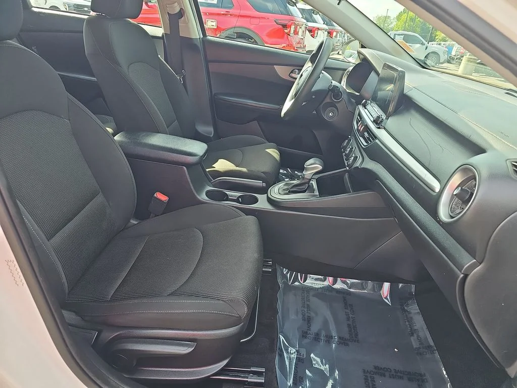 Used 2021 White Kia LXS image 10
