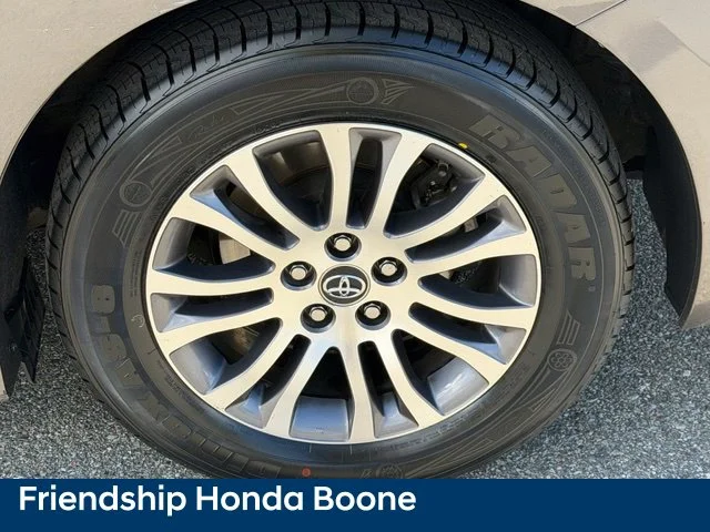 Used 2018 Gray Toyota XLE Premium image 10