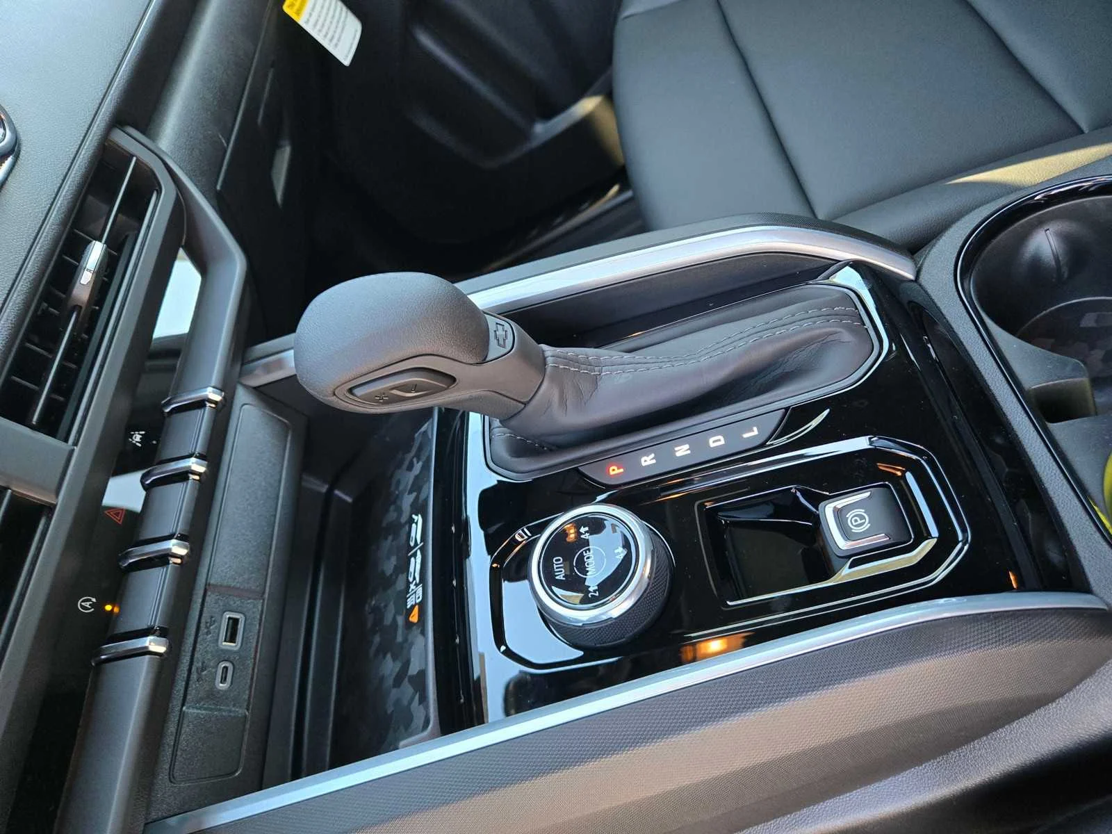 2026 Chevrolet Colorado Trail Boss - Photo 13