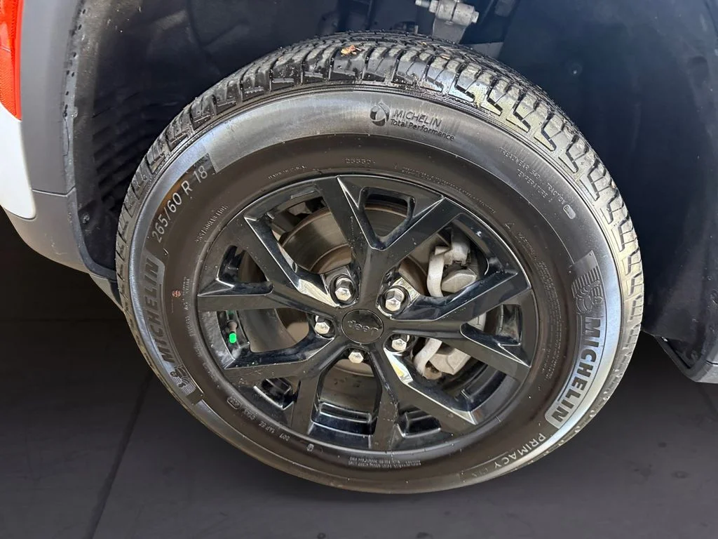 Used 2025 Silver Jeep Altitude image 9