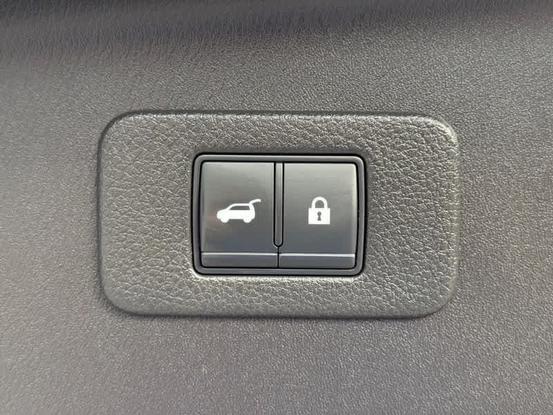 Used 2021 Super Black Nissan Platinum image 8