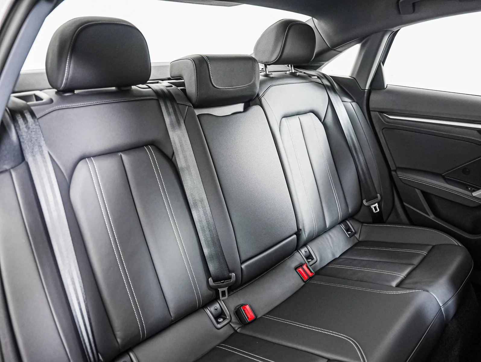 New 2026 Arrow Gray Pearl Effect Audi Premium Plus image 13