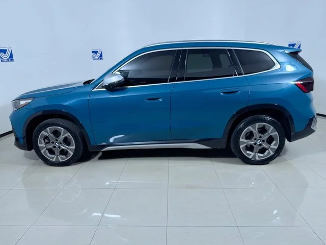 Used 2023 Blue BMW xDrive28i image 5