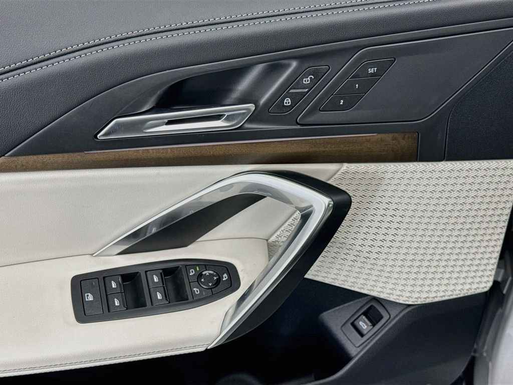 New 2027 Space Silver Metallic BMW xDrive28i image 22