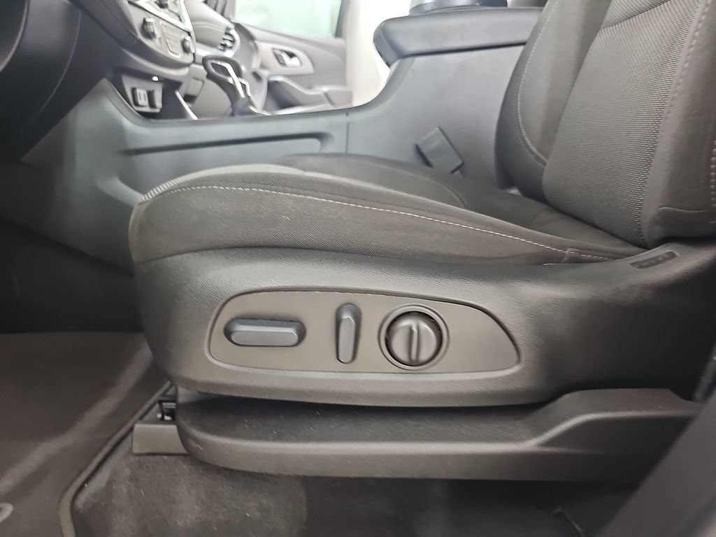 Used 2023 Northsky Blue Metallic Chevrolet LT Cloth image 35