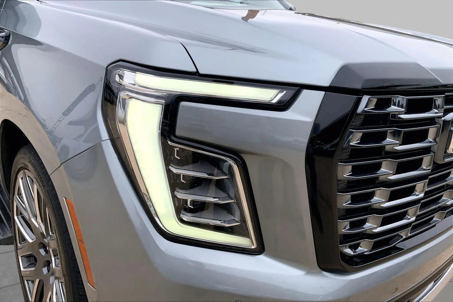 Used 2025 Sterling Metallic GMC Denali Ultimate image 27