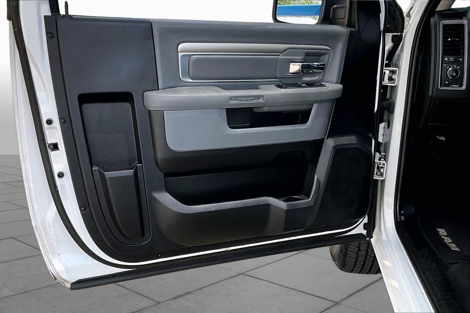 Used 2019 Bright White Clearcoat Ram Express image 20