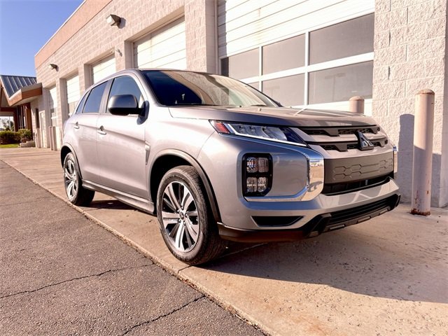 2025 Mitsubishi Outlander Sport ES photo 2