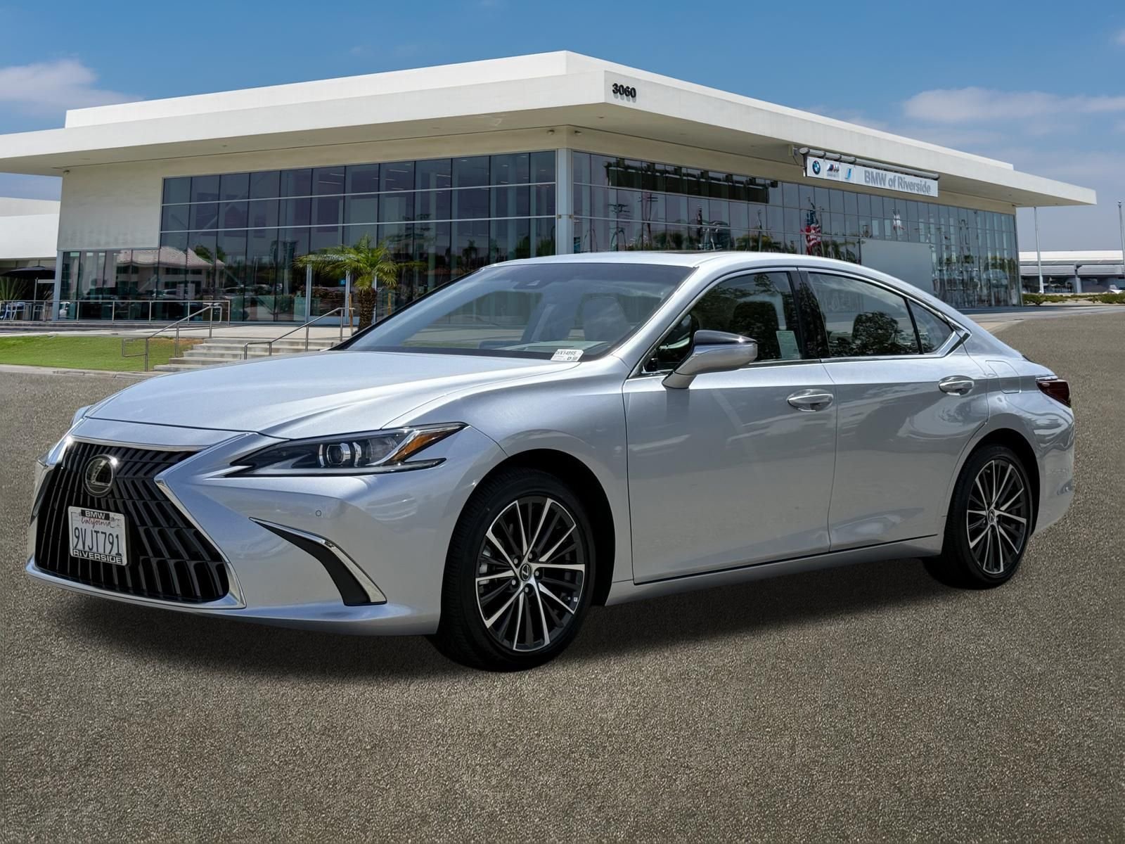 Used 2025 Silver Lexus 300h image 4