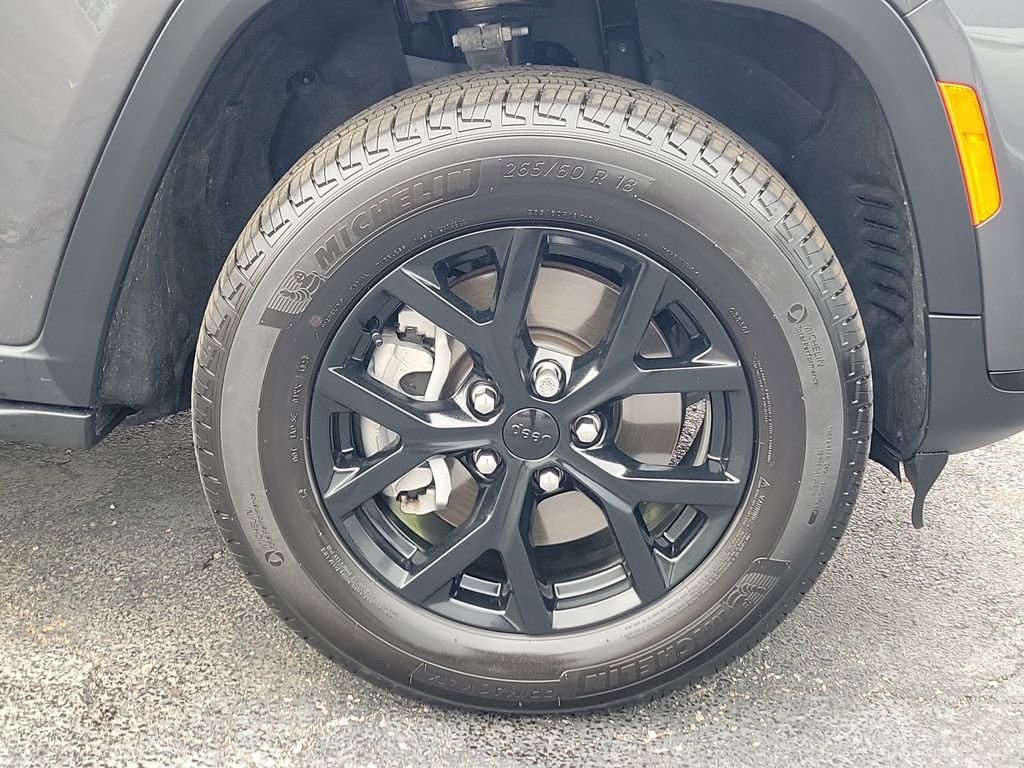 Certified Used 2025 Metallic Jeep Altitude X image 26