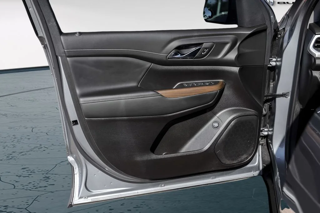 Used 2023 Silver GMC SLE image 25