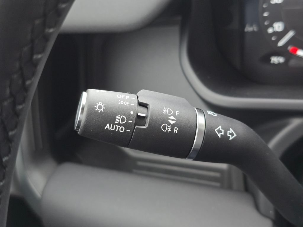 New 2026 Fuji White LAND ROVER X-Dynamic SE image 27