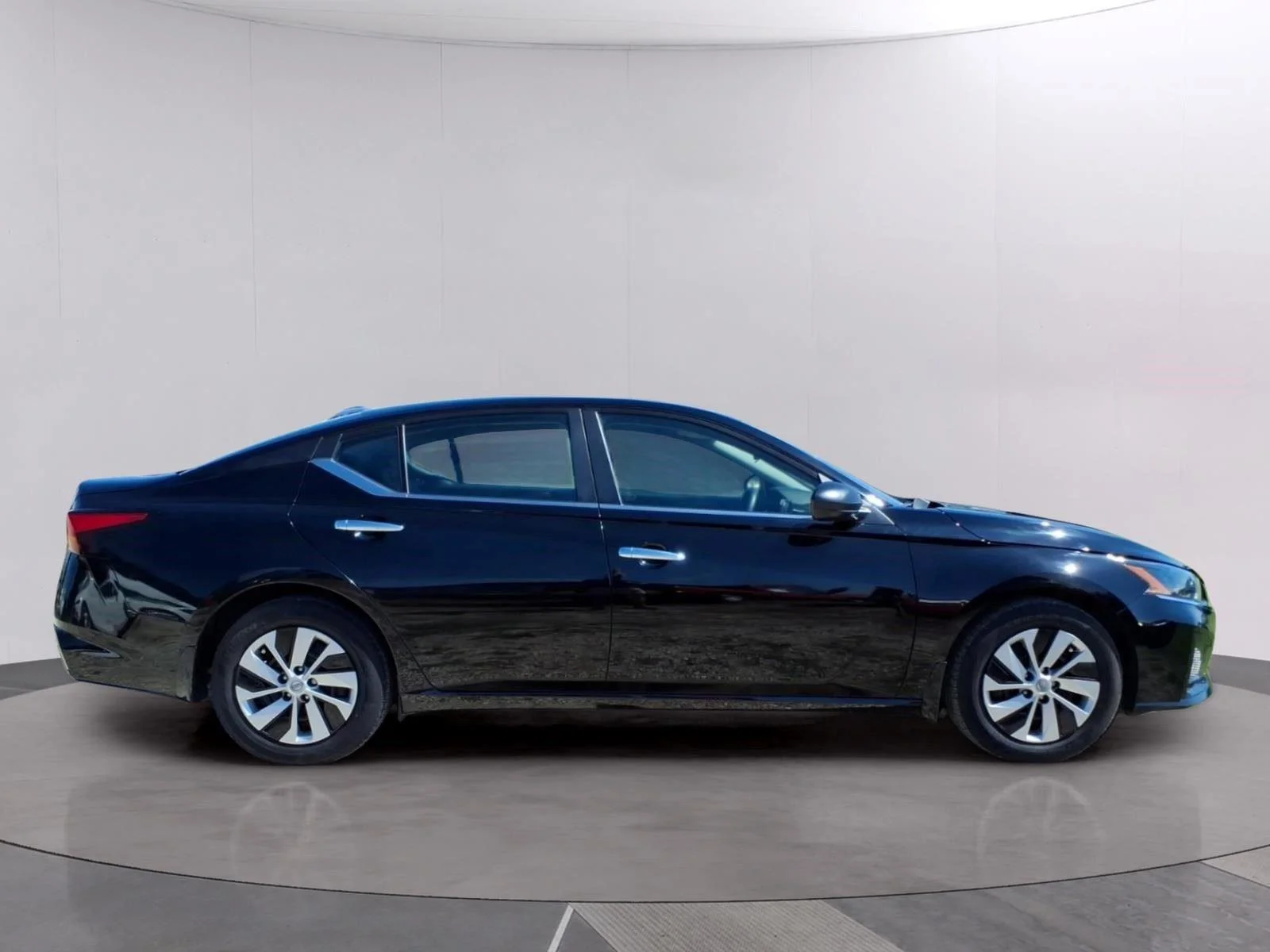 Used 2024 Super Black Nissan 2.5 S image 6
