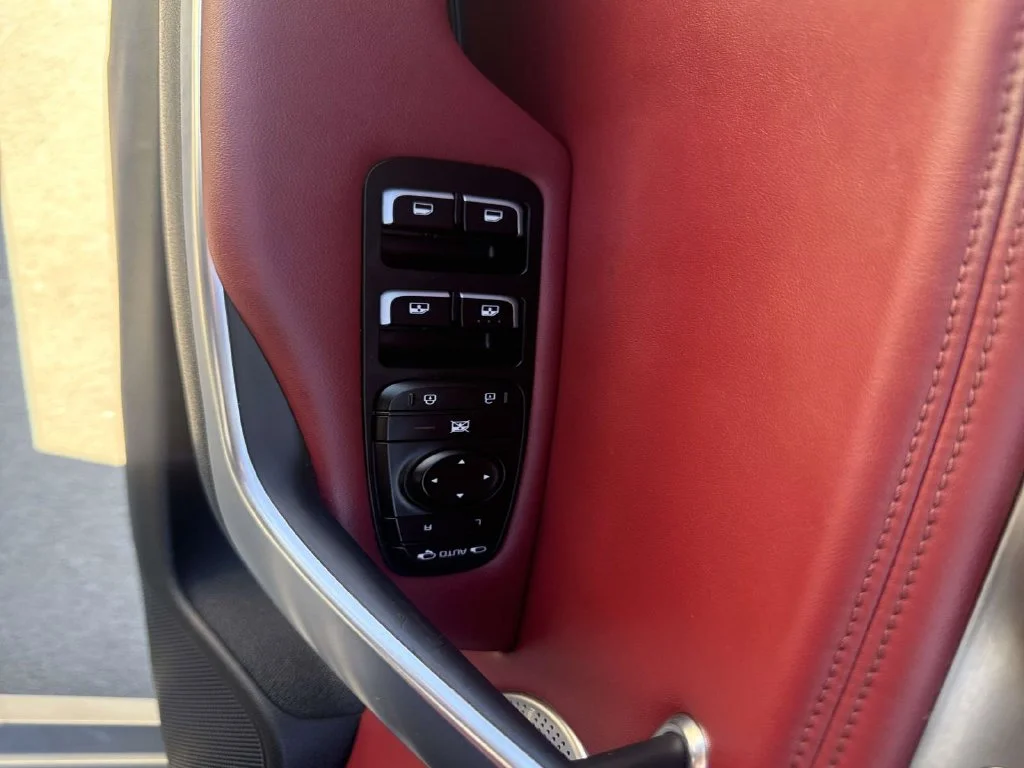Used 2018 White Kia GT2 image 17