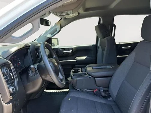 Used 2024 White Chevrolet Custom image 9