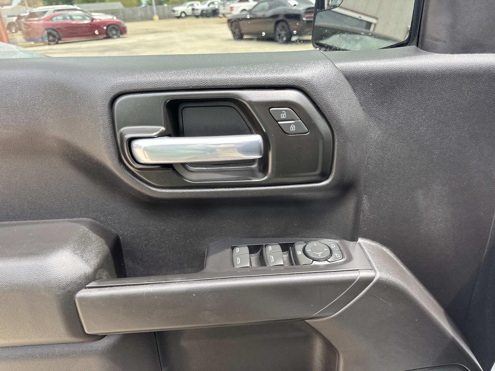 Used 2021 Summit White GMC  image 19