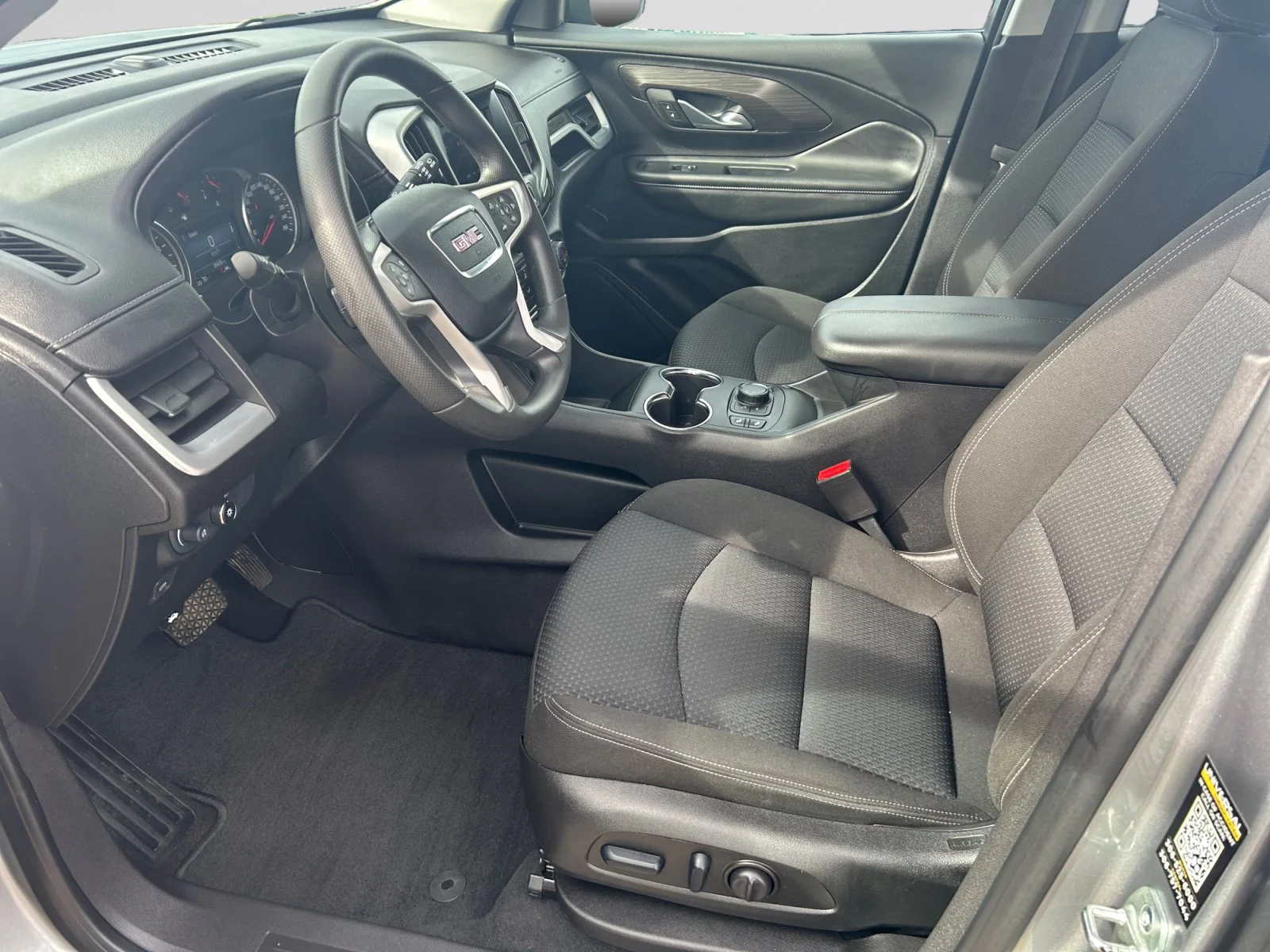 Used 2024 STERLING METALLIC GMC SLE AWD image 13