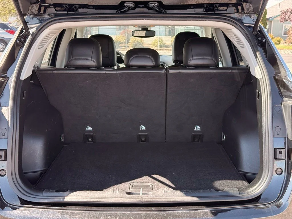 Used 2018 Diamond Black Jeep Latitude image 27
