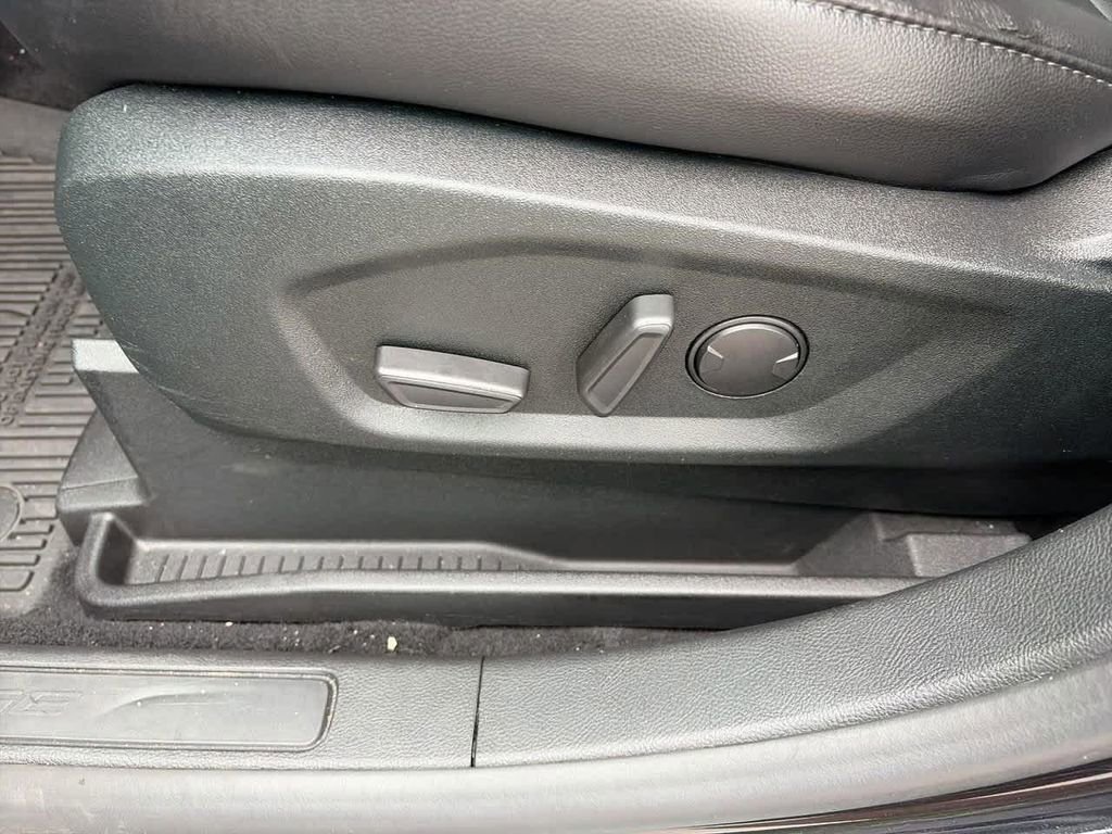 Used 2022  Ford SEL image 16