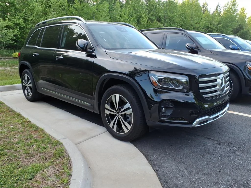 New 2025 Night Black Mercedes-Benz GLB 250 image 31
