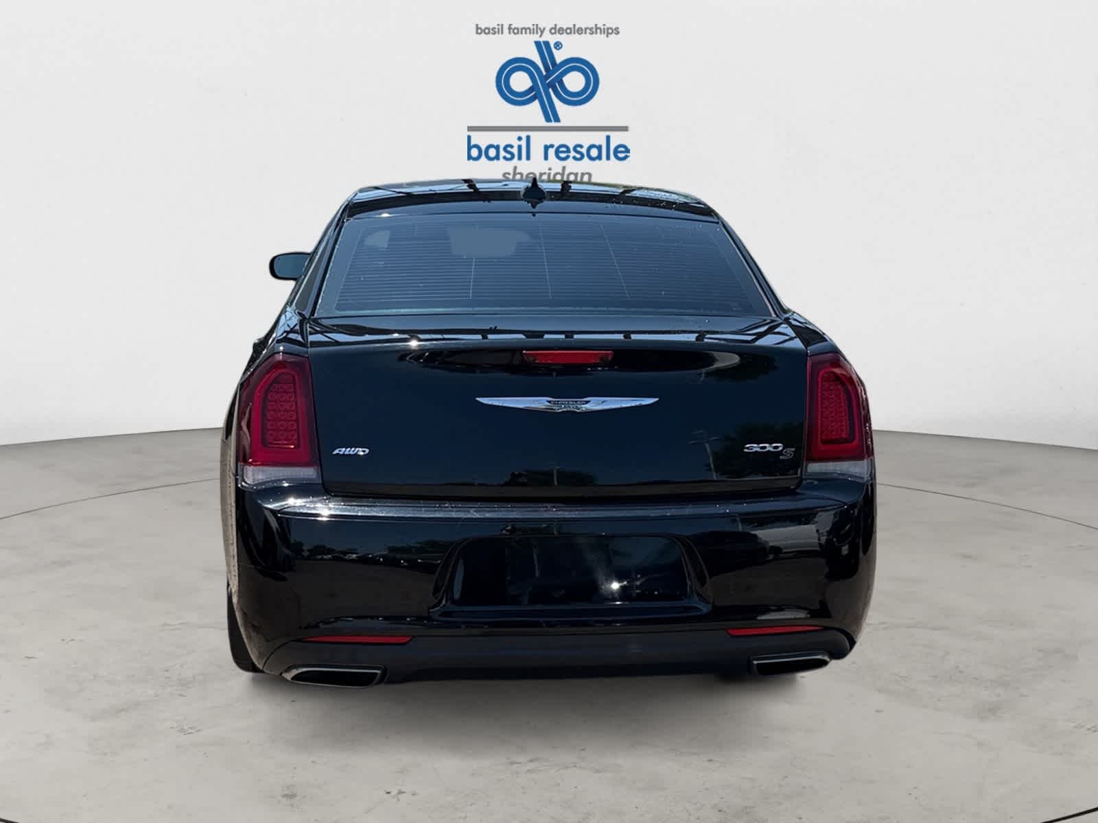 Used 2018 Gloss Black Chrysler 300S image 6