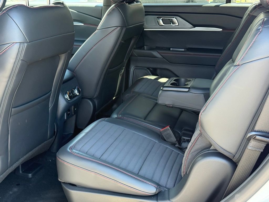 New 2026 Star White Metallic Tri-Coat Ford ST-Line image 7
