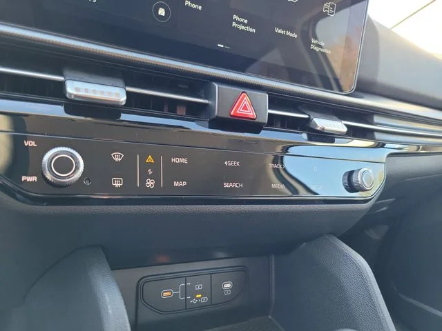 New 2026 Glacial White Pearl Kia LX image 17