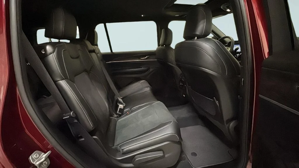 New 2026 Velvet Red Pearl-Coat Exterior Paint Jeep Altitude image 15