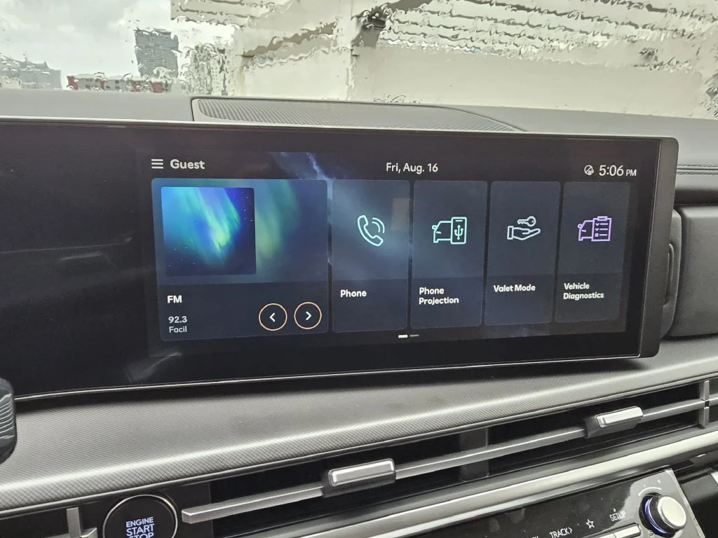 New 2027 Gray Hyundai SE image 18