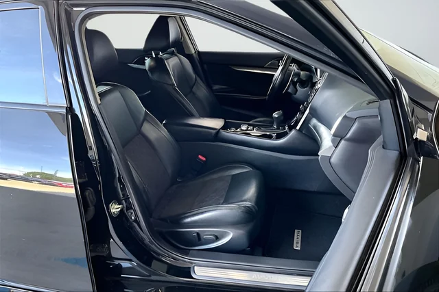 Used 2016 Black Nissan SR image 26