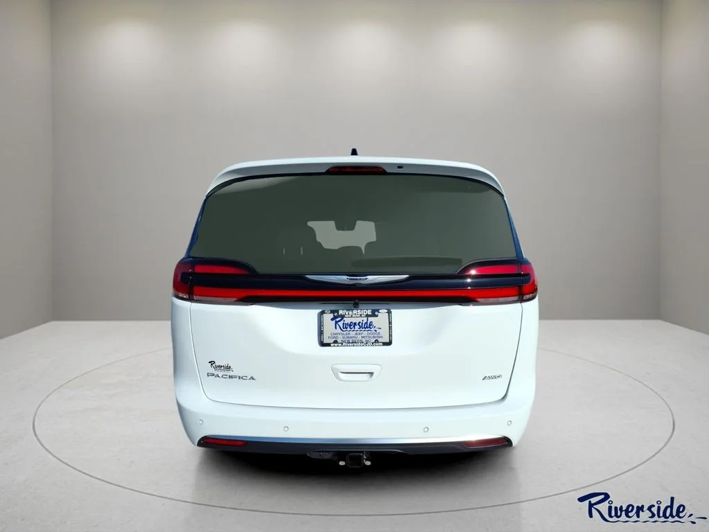 New 2026 Bright White Clear-Coat Exterior Paint Chrysler Pinnacle image 2