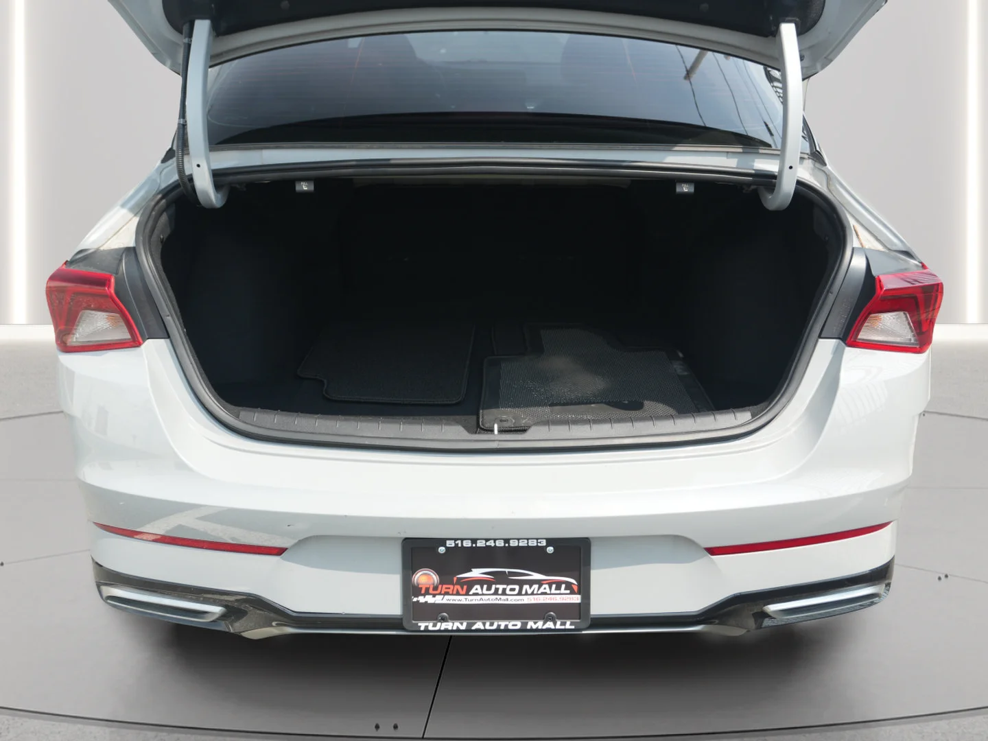 Used 2023 Wolf Gray Kia GT-Line image 9