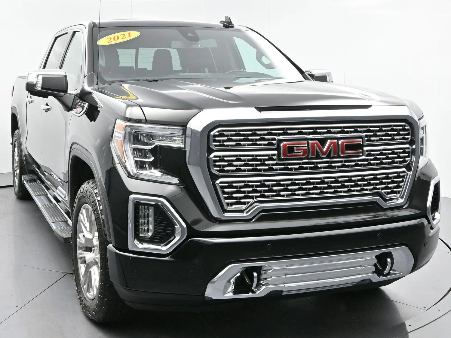 Used 2021 Onyx Black GMC Denali image 2