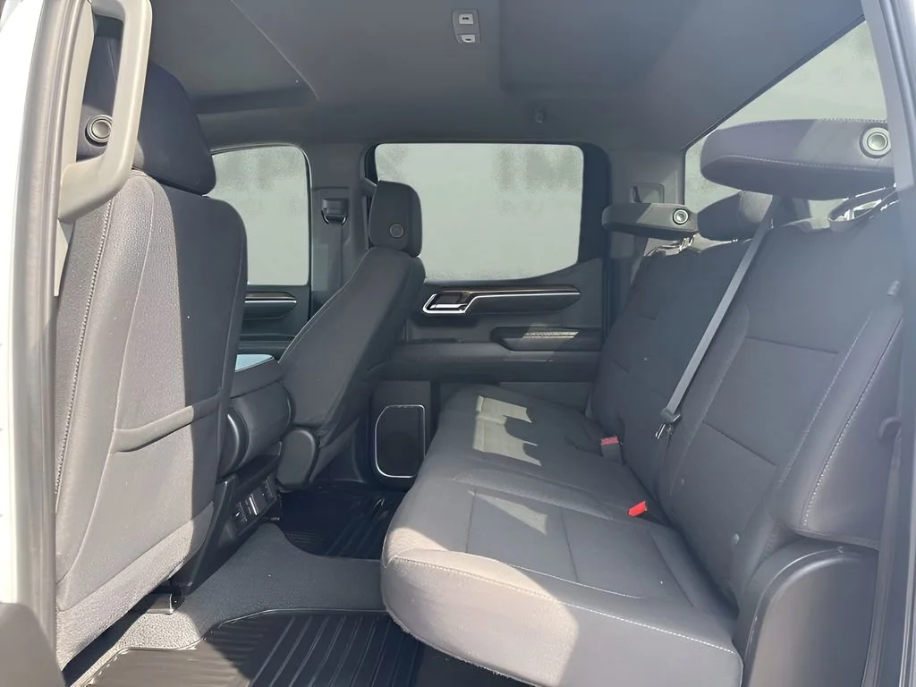 Used 2025 Summit White Chevrolet LT image 15