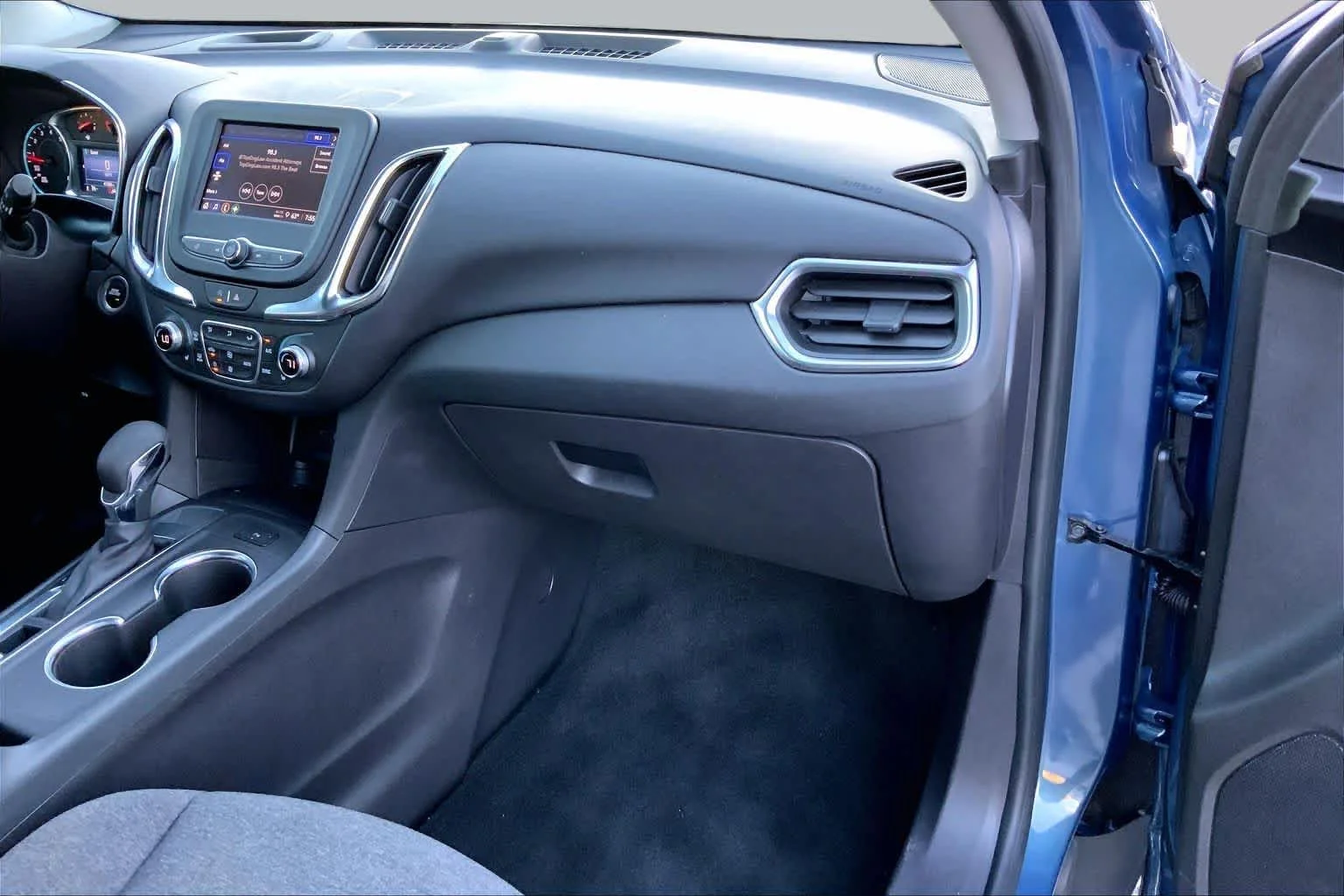 Used 2024 Lakeshore Blue Metallic Chevrolet LT image 16