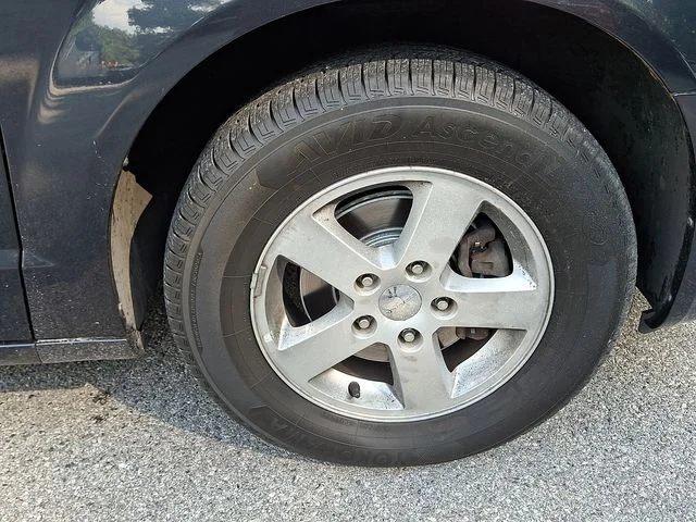 Used 2013 Gray Dodge SXT image 14