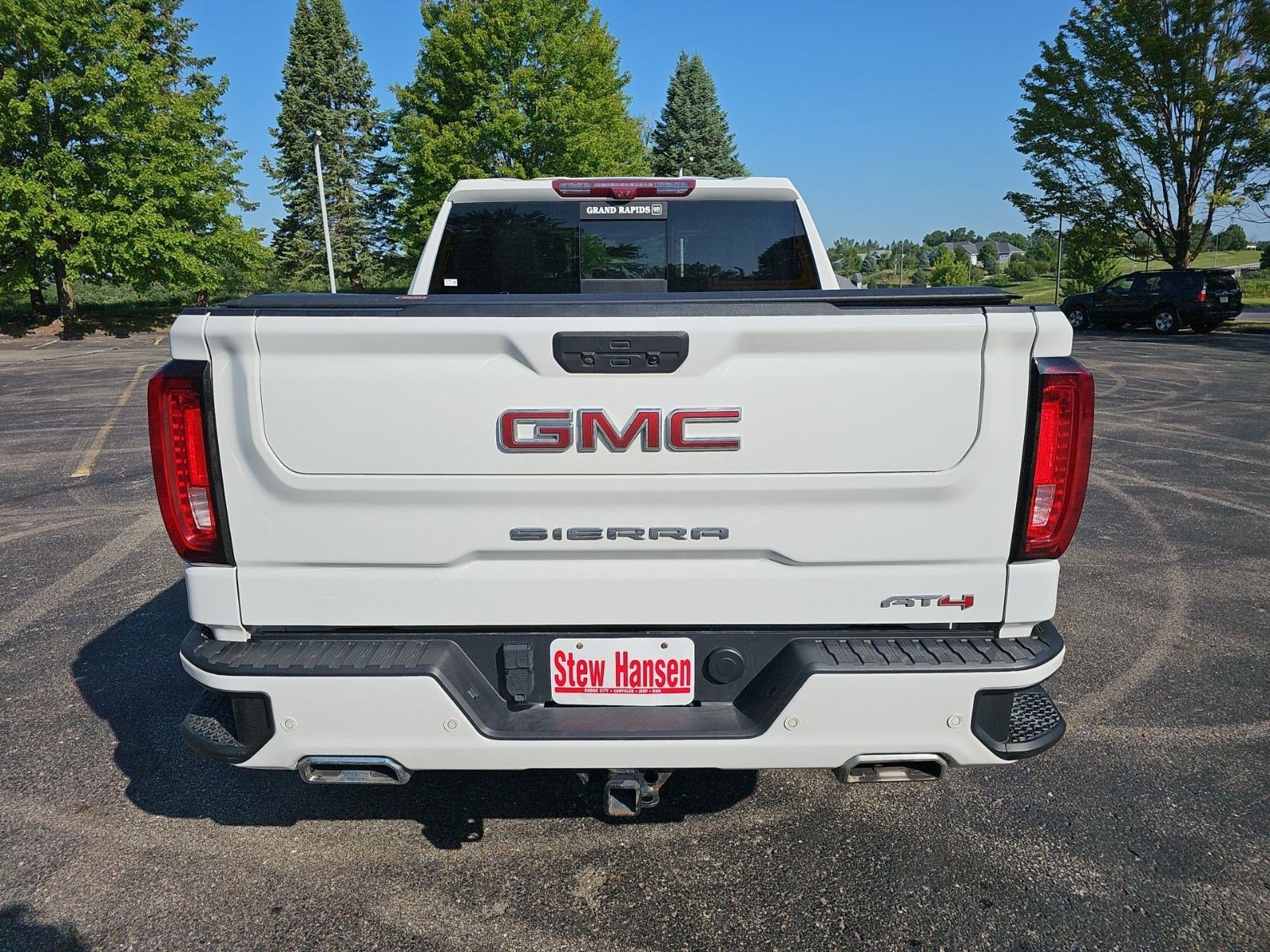 Used 2022 Summit White GMC AT4 image 4
