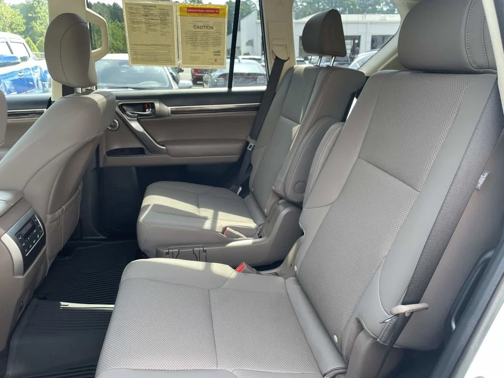Used 2023 White Lexus 460 image 13