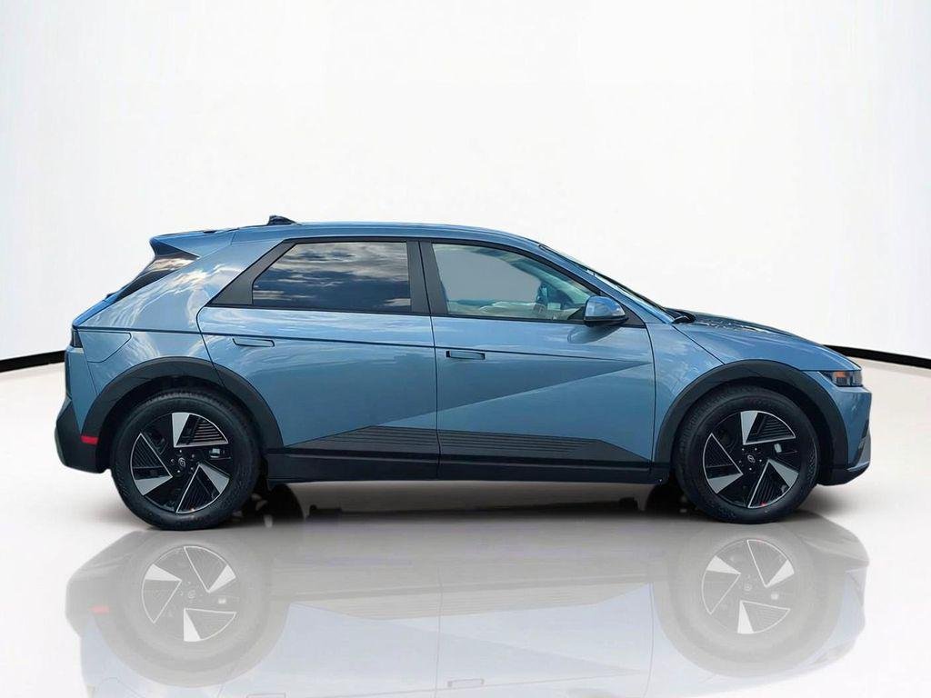 New 2027 Blue Hyundai SE image 4
