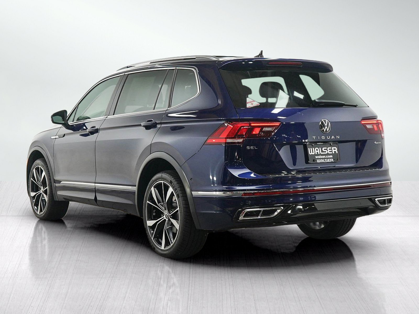 Used 2024  Volkswagen SEL R-Line image 3