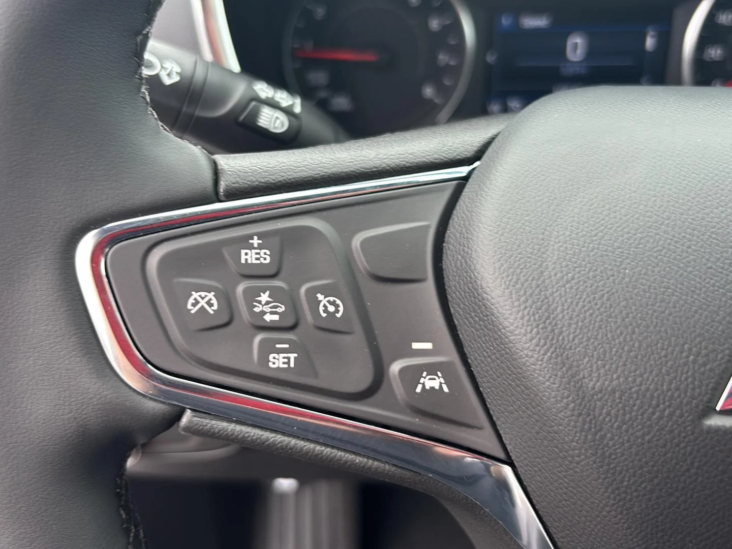 Used 2024 Summit White Chevrolet LT image 18