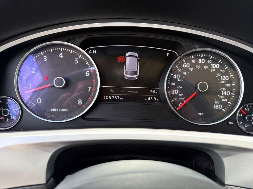Used 2015 Pure White Volkswagen Lux image 17
