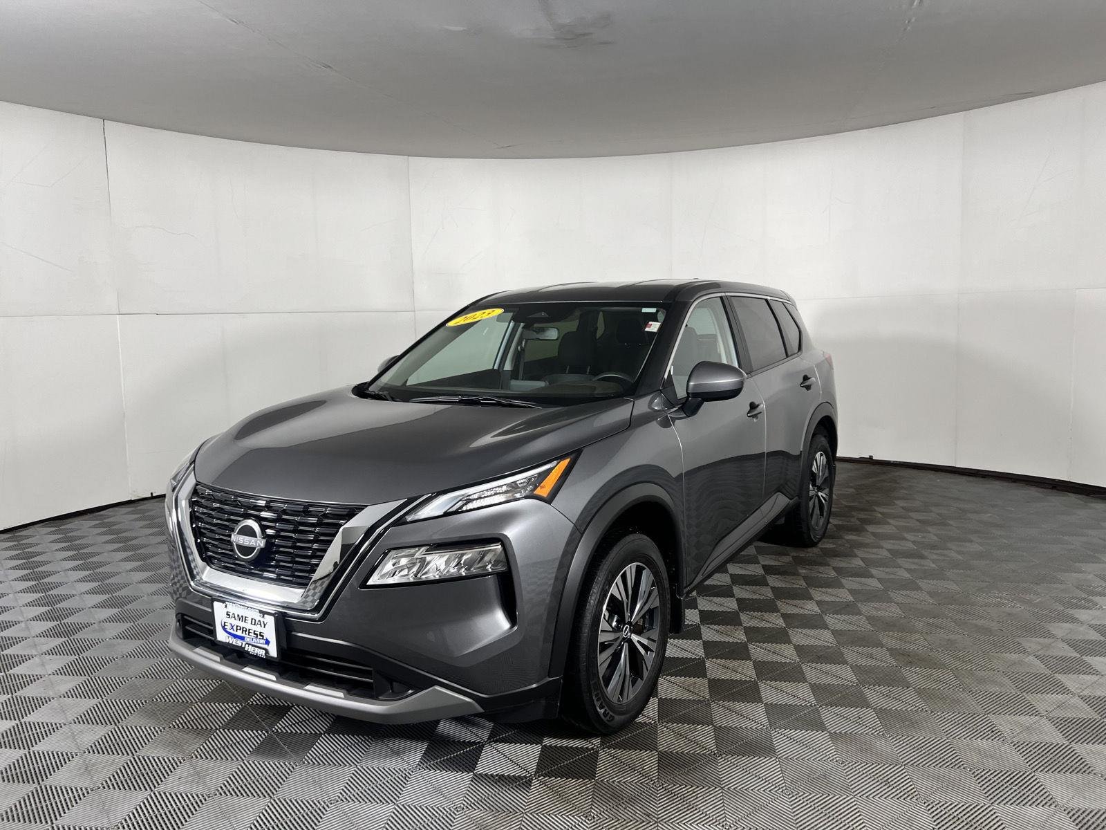 Used 2023 Gun Metallic Nissan SV image 4