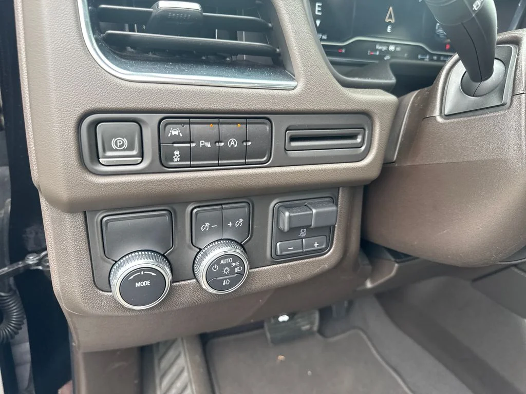 Used 2023 Black GMC SLT image 30